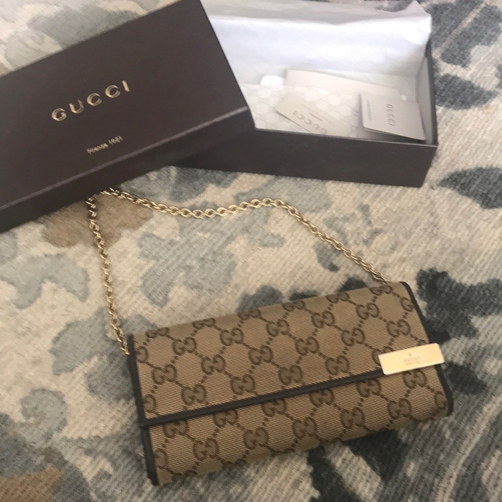 COPY - Authentic Gucci wallet/optional wristlet w chain.